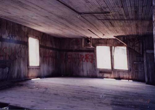 キング島に残るワーカーの宿舎内部